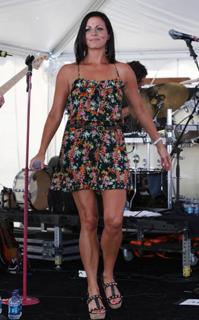 Sara Evans feet photo thumbnail