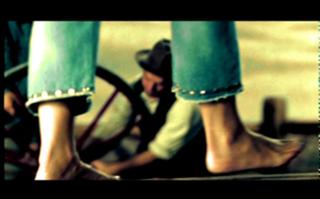 Sara Evans feet photo thumbnail