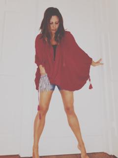 Sara Evans feet photo thumbnail