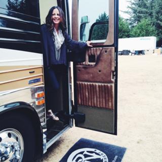 Sara Evans feet photo thumbnail