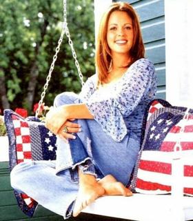 Sara Evans feet photo thumbnail