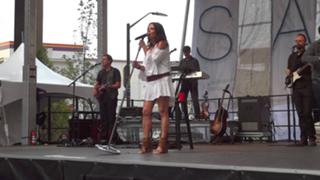 Sara Evans feet photo thumbnail