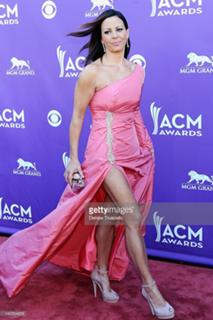 Sara Evans feet photo thumbnail