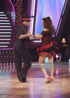 Sara Evans feet photo thumbnail
