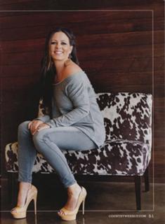 Sara Evans feet photo thumbnail