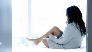 Sara Evans feet photo thumbnail