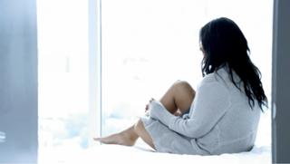 Sara Evans feet photo thumbnail