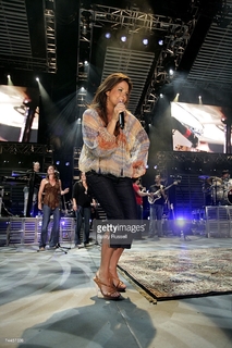 Sara Evans feet photo thumbnail