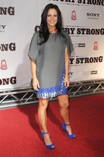 Sara Evans feet photo thumbnail