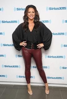 Sara Evans feet photo thumbnail