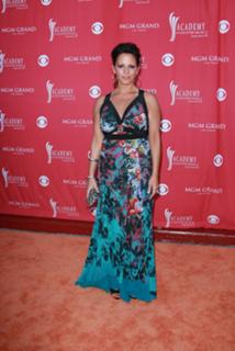 Sara Evans feet photo thumbnail