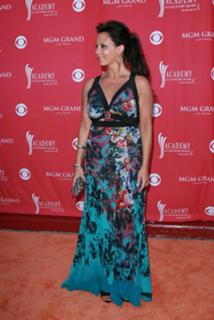 Sara Evans feet photo thumbnail