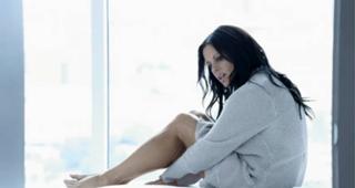 Sara Evans feet photo thumbnail