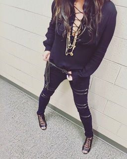 Sara Evans feet photo thumbnail