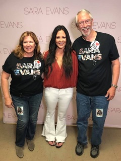 Sara Evans feet photo thumbnail