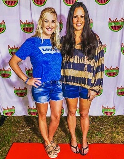 Sara Evans feet photo thumbnail
