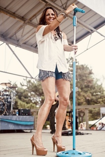Sara Evans feet photo thumbnail