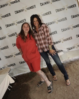 Sara Evans feet photo thumbnail