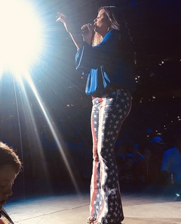 Sara Evans feet photo thumbnail