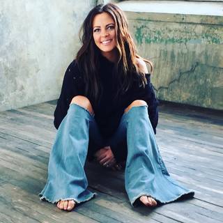 Sara Evans feet photo thumbnail