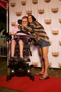 Sara Evans feet photo thumbnail