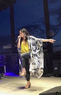 Sara Evans feet photo thumbnail