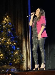 Sara Evans feet photo thumbnail