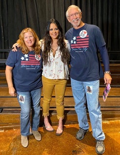 Sara Evans feet photo thumbnail