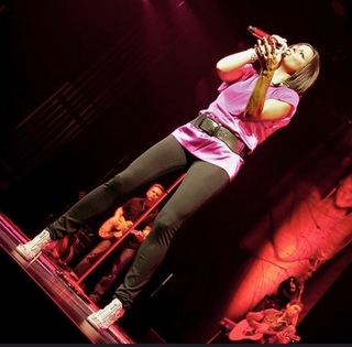 Sara Evans feet photo thumbnail