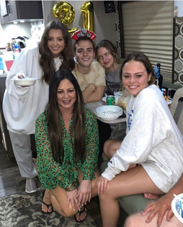 Sara Evans feet photo thumbnail