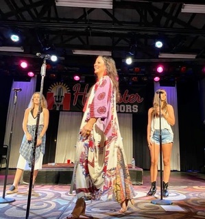 Sara Evans feet photo thumbnail