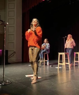 Sara Evans feet photo thumbnail
