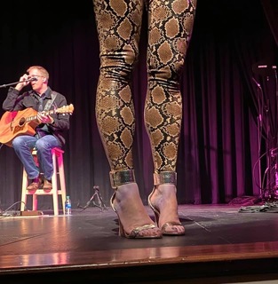 Sara Evans feet photo thumbnail