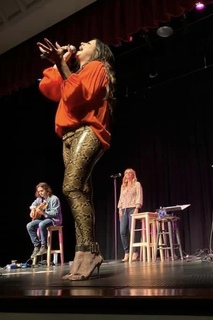 Sara Evans feet photo thumbnail
