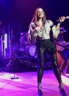 Sara Evans feet photo thumbnail