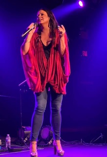 Sara Evans feet photo thumbnail