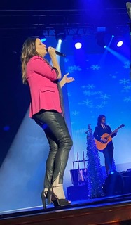 Sara Evans feet photo thumbnail