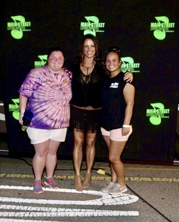 Sara Evans feet photo thumbnail