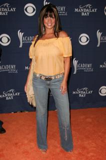 Sara Evans feet photo thumbnail