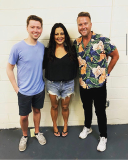 Sara Evans feet photo thumbnail