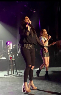 Sara Evans feet photo thumbnail