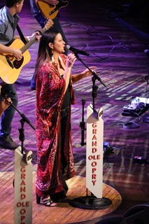 Sara Evans feet photo thumbnail
