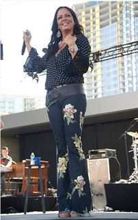 Sara Evans feet photo thumbnail