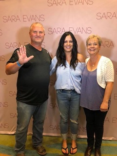 Sara Evans feet photo thumbnail