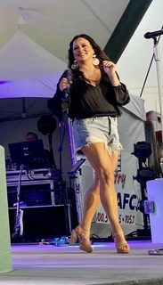 Sara Evans feet photo thumbnail