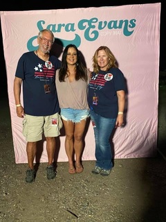 Sara Evans feet photo thumbnail