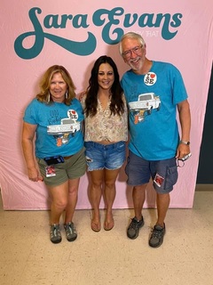 Sara Evans feet photo thumbnail