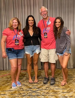 Sara Evans feet photo thumbnail