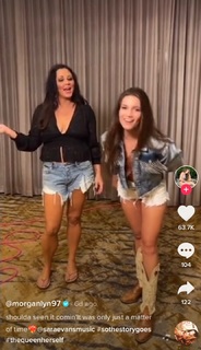Sara Evans feet photo thumbnail