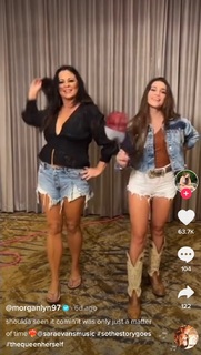 Sara Evans feet photo thumbnail